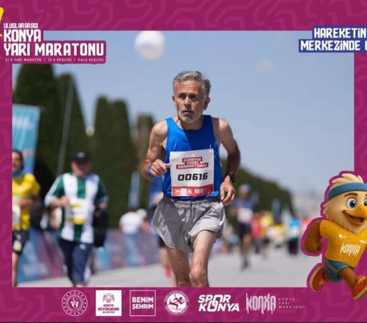 Konya’da da durdurulamadı! Koşan efsane arabasından çok kilometre yapıyor 4